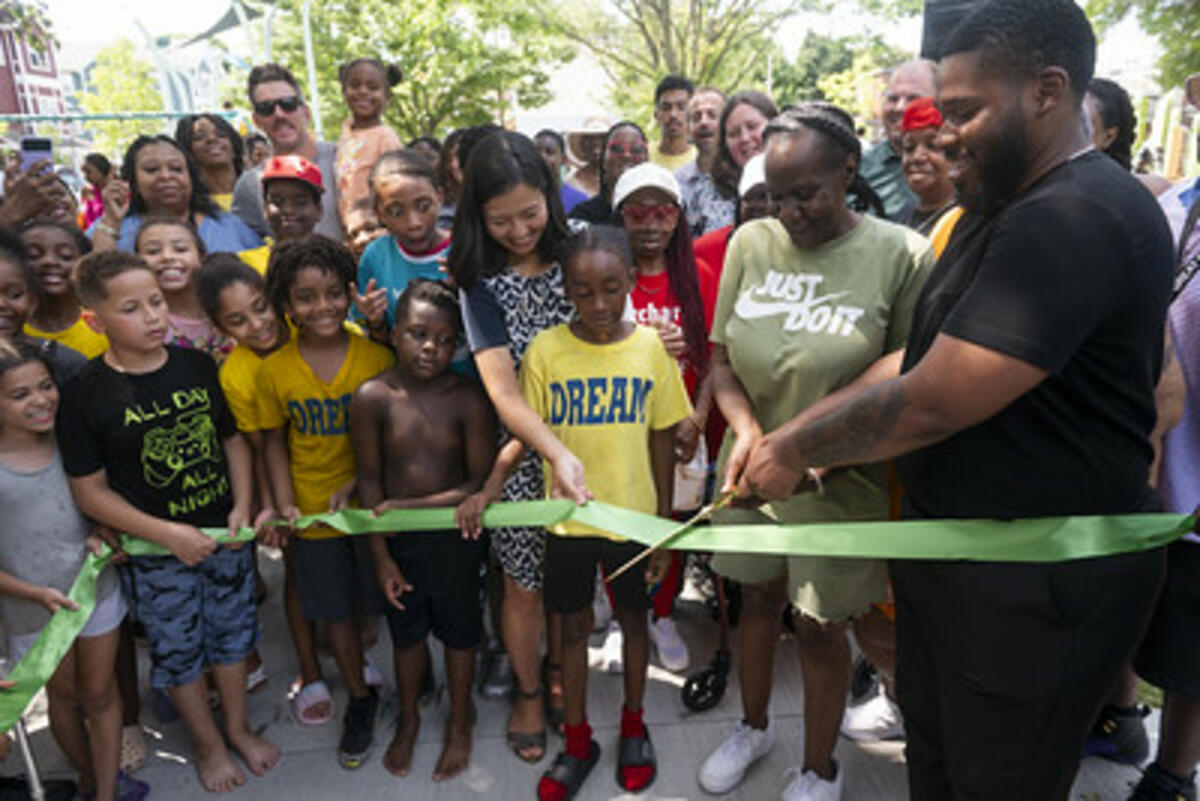 Group photo at Bynoe park ribbon cutting